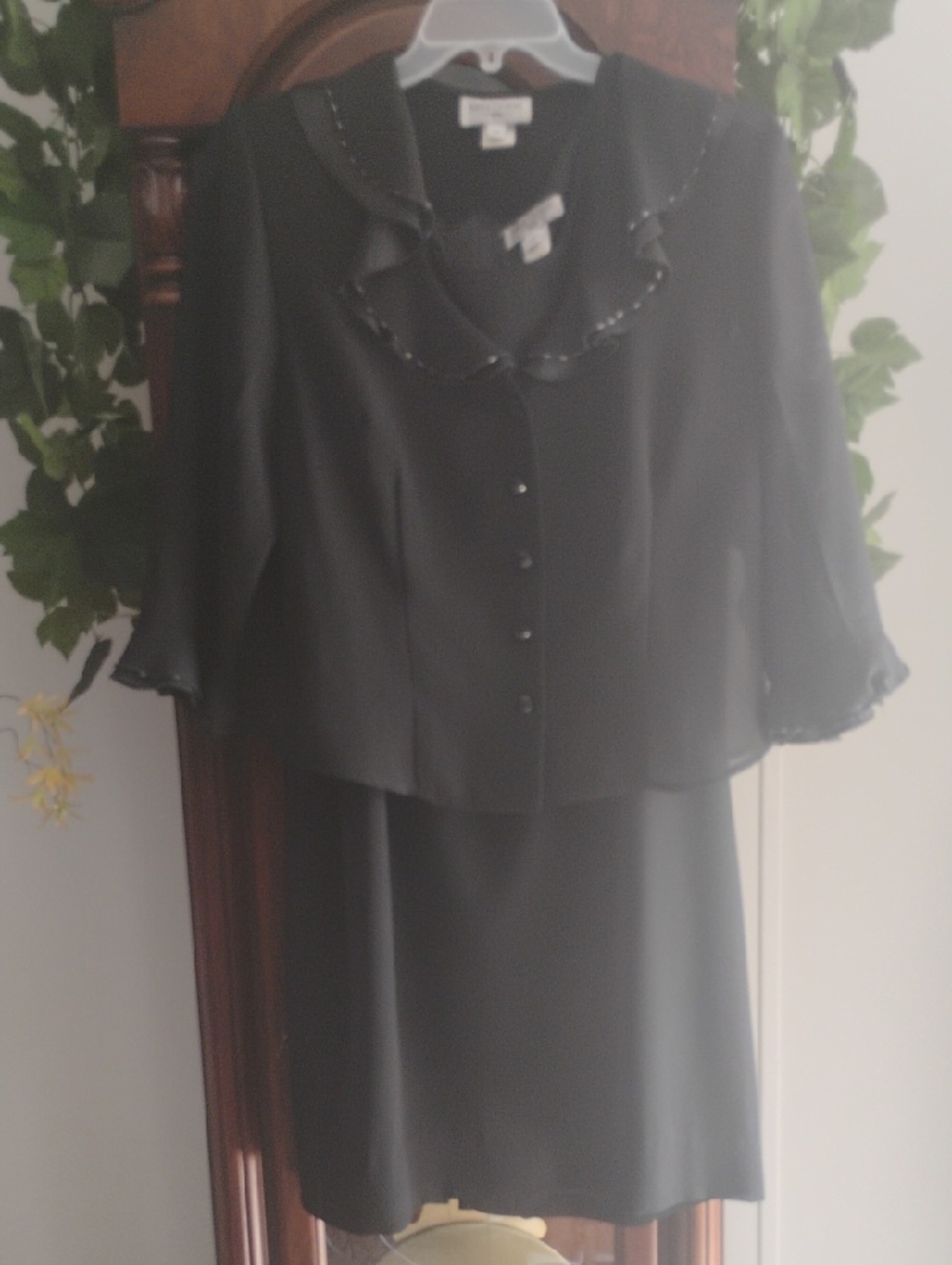 Charming Black Women's Skirt Set with Beaded Ruffled Collar